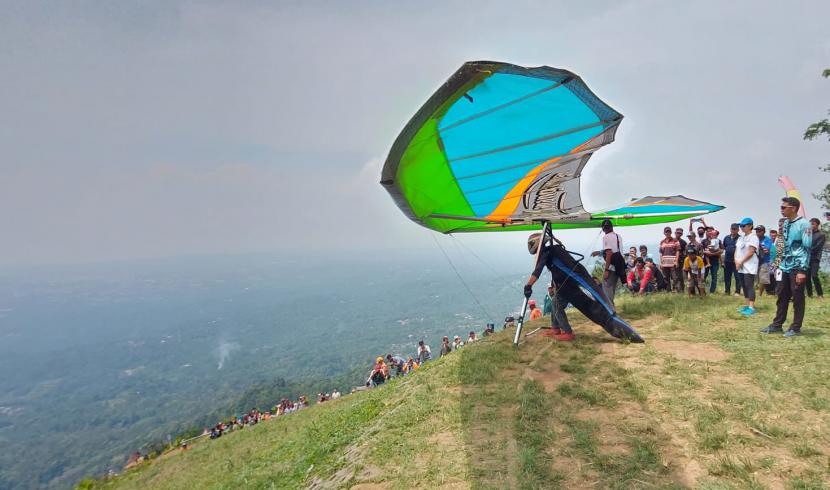 seorang-pilot-gantole-asal-jawa-tengah-lepas-landas-dari_220906193604-258